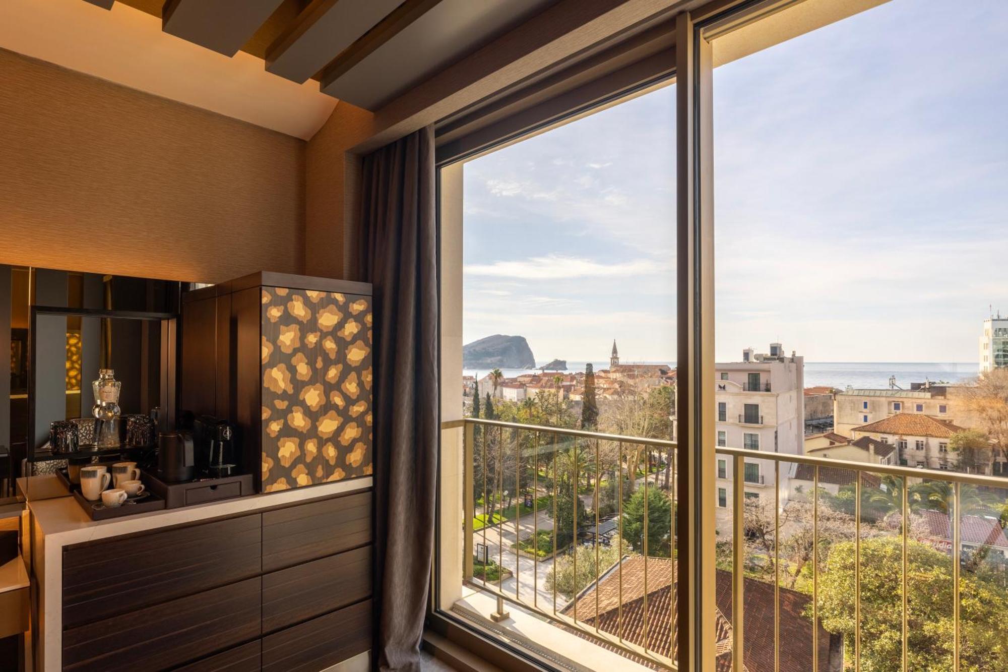 בודווה Merit Starlit Hotel & Residences מראה חיצוני תמונה